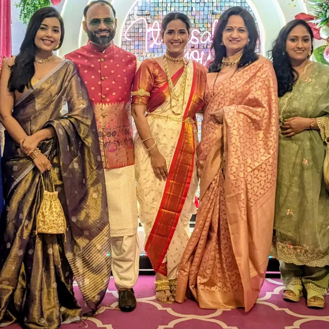 शर्मिष्ठा आणि तिचा पती तेजस देसाईने लेकीच्या बारशासाठी केला खास मराठमोळा लूक