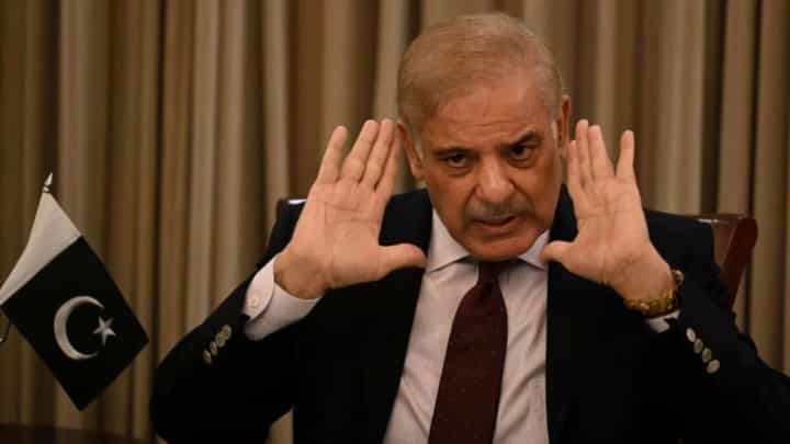 Shehbaz Sharif : पाकिस्तानचे पंतप्रधान गायब, भारत-पाक तणावादरम्यान ठोकली धूम; पत्रकाराचा एकच सवाल अन् उपपंतप्रधानांचं उत्तर तर बघा.... Shehbaz Sharif : पाकिस्तानचे पंतप्रधान गायब, भारत-पाक तणावादरम्यान ठोकली धूम; पत्रकाराचा एकच सवाल अन् उपपंतप्रधानांचं उत्तर तर बघा....
