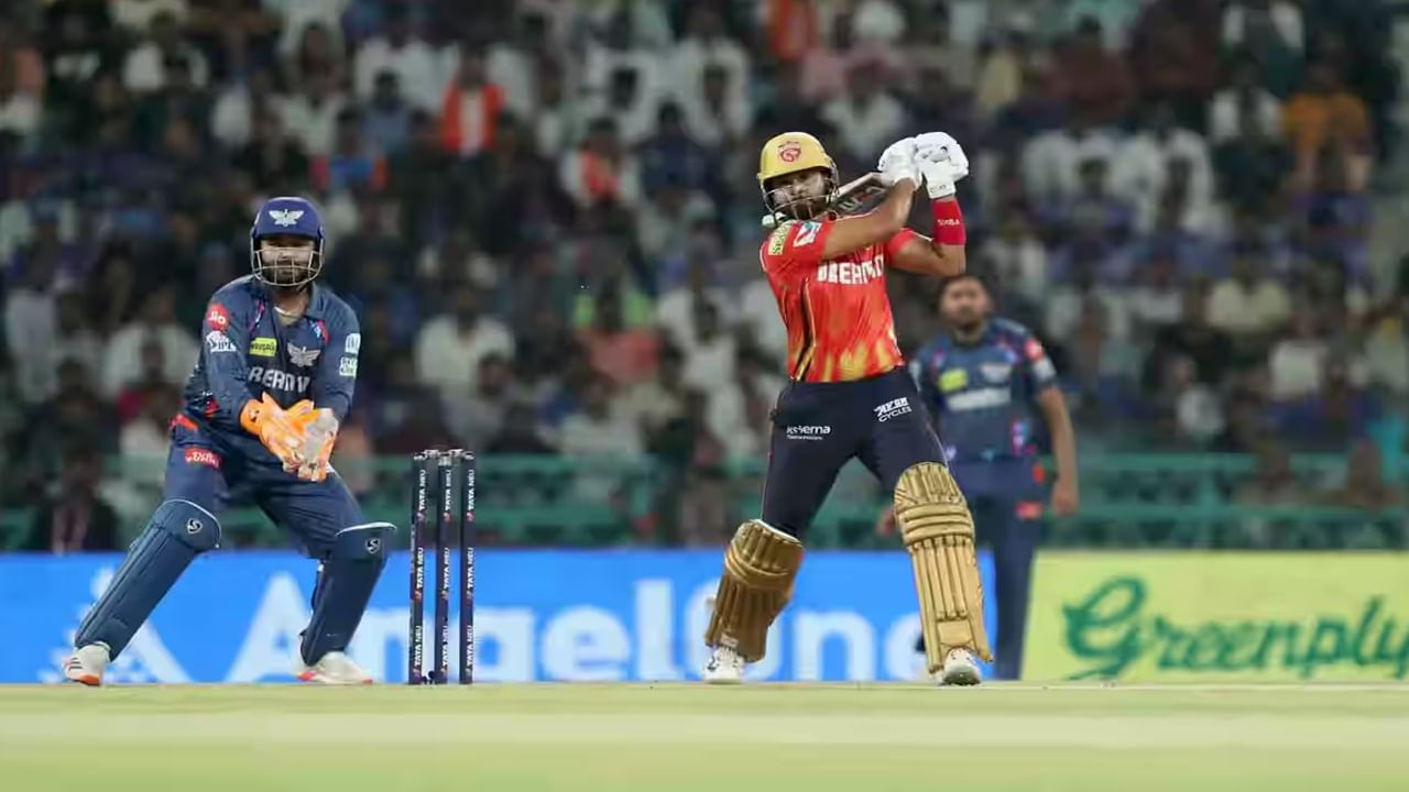 अय्यरने या खेळीसह एक विक्रम आपल्या नावावर केला आहे. श्रेयस आयपीएलमध्ये सर्वाधिक सिक्स ठोकणारा सातवा कर्णधार ठरला आहे. (Photo Credit : IPL/BCCI)