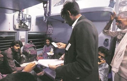 इतक्या वाजल्यानंतर TTE तपासू शकत नाही तिकीट, ९९% प्रवाशांना माहिती नाहीत रेल्वेचे हे नियम!