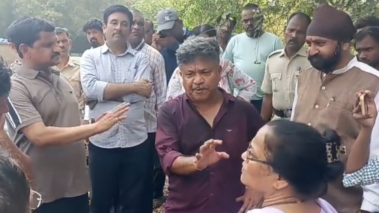 ठाण्यात डंपिंग ग्राउंड वाद पुन्हा चिघळला, नागरिकांनी अडवले डंपर, दगडफेक...