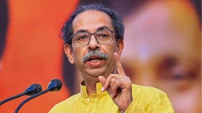 उद्धव ठाकरेंना कोकणातून दिलासा, काँग्रेसच्या बड्या नेत्याने बांधले शिवबंधन