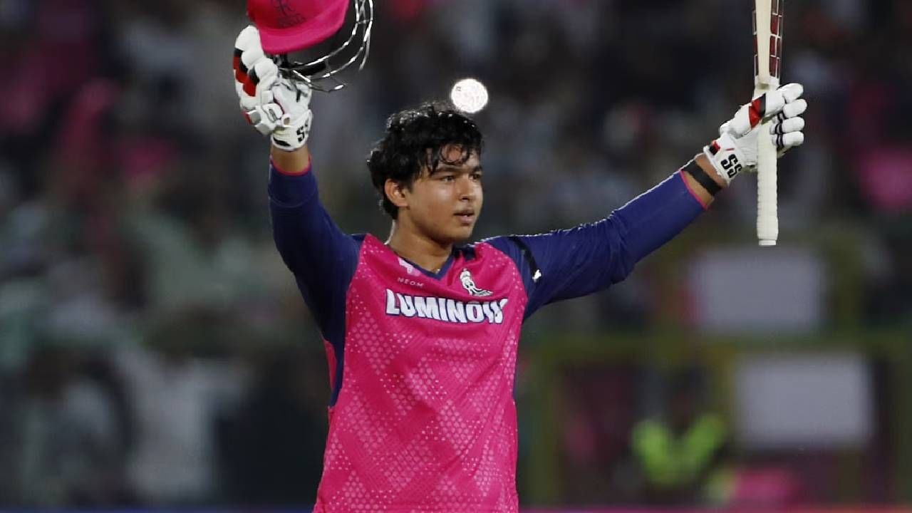 Vaibhav Suryavanshi : तो पहिल्या सामन्यात ढसाढसा रडला, आता 35 चेंडूत शतक, 14 वर्षाच्या कोवळ्या वैभवनं बाप दाखवला ! Vaibhav Suryavanshi : तो पहिल्या सामन्यात ढसाढसा रडला, आता 35 चेंडूत शतक, 14 वर्षाच्या कोवळ्या वैभवनं बाप दाखवला !