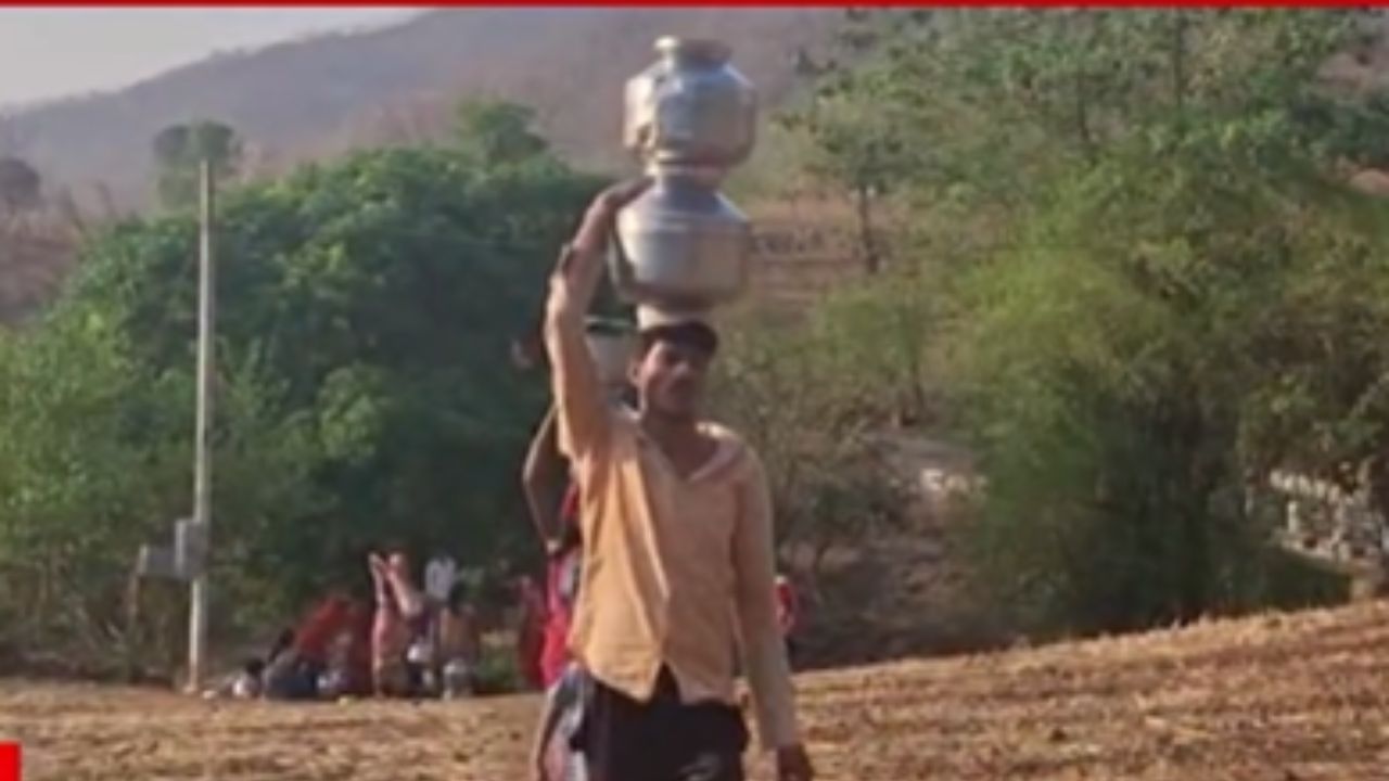 Water Crisis In Maharashtra : पाण्यासाठी दाहीदिशांना भटकंती; राज्यात पाणीटंचाईचं तिव्र सावट