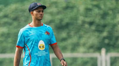 Yashasvi Jaiswal : किट बॅगला लाथ मारण्यापर्यंत भांडण, यशस्वीने या खेळाडूमुळे सोडली मुंबईची टीम, मोठा खुलासा