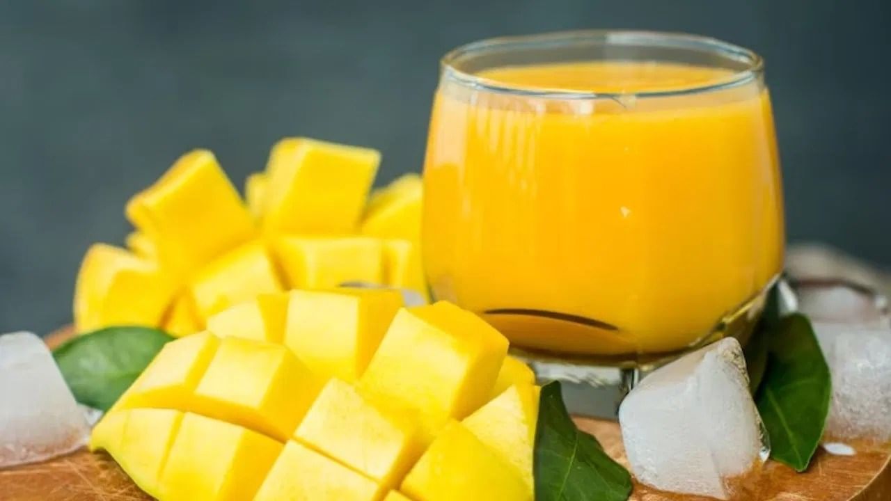 आमरस तयार झाल्यावर तो हवाबंद डब्यात झाकण लावून ठेवा.