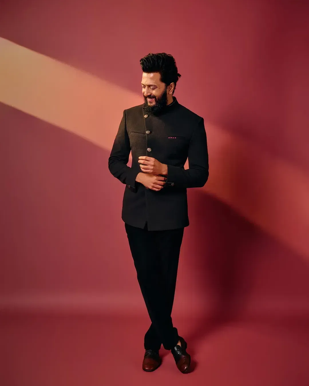 बऱ्यांच सेलिब्रिटींना खाण्यापिण्याची आवड असते, अनेक जण नॉनव्हेजही आवडीने खातात, पण काही सेलिब्रिटी असेही आहेत जे नॉनव्हेजला हातही लावत नाहीत.