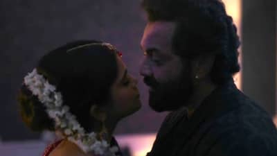 बॉबी देओलसोबत इंटिमेट सीन शूट करून मराठमोळी अभिनेत्री अस्वस्थ; बोलणं झालं बंद, कसं सुधारलं नातं?