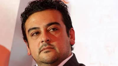 या मूर्ख अडाण्याला..; पाकिस्तानच्या पूर्व मंत्र्यावर का भडकला अदनान सामी?