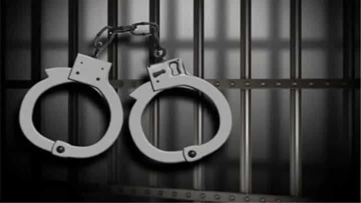 Akola Crime News : प्रेमप्रकरणातून तरुणीवर प्राणघातक हल्ला Akola Crime News : प्रेमप्रकरणातून तरुणीवर प्राणघातक हल्ला