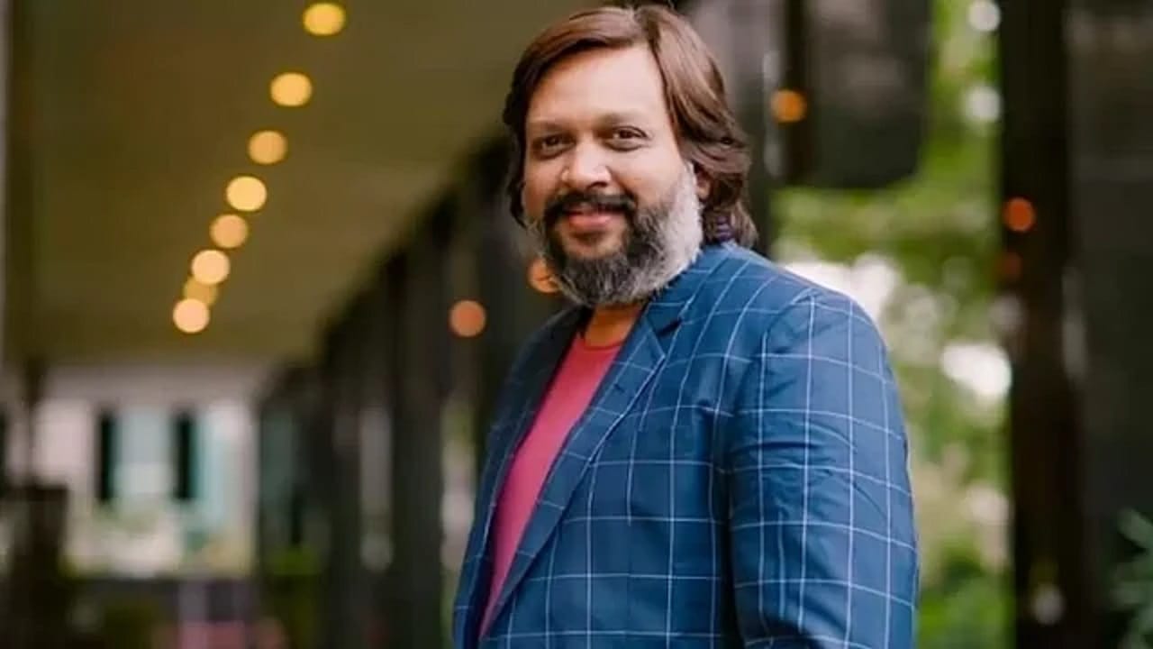 थकबाकीचे आरोप झाल्यानंतर अक्षय बर्दापूरकर यांनी स्पष्टीकरण दिलं आहे. 'राव साहेब सिनेमा तयार आहे. सिनेमा प्रदर्शित झाल्यानंतर पैसे देणे इतकाच मुद्दा आहे. पैसे देणं मागे - पुढे झाल्यानं इन्सॉल्व्हेन्सी दाखल केली आहे.'