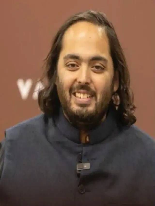 मीडिया रिपोर्ट्नुसार अनंत अंबानी दररोज 10 ते 12 तास ऑफिसमध्ये काम करतात. बिझनेस मीटिंग्स, स्ट्रॅटजी प्लानिंग आणि प्रोजेक्ट रिव्यूमध्ये सक्रीय असतात.