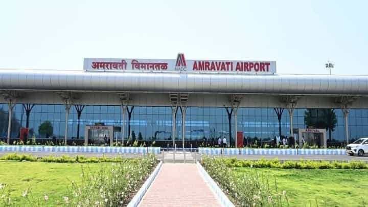 Amravti Airport : आता अमरावती ते मुंबई फक्त दोन तासांत, मुख्यमंत्र्यांच्या हस्ते विमानतळाचं लोकार्पण; काय आहेत फायदे? Amravti Airport : आता अमरावती ते मुंबई फक्त दोन तासांत, मुख्यमंत्र्यांच्या हस्ते विमानतळाचं लोकार्पण; काय आहेत फायदे?