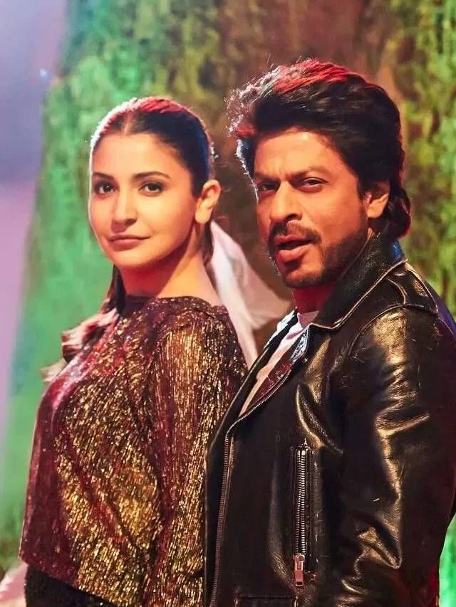 अनुष्का शर्माने सुद्धा तिचा डेब्यु शाहरुख सोबत केला होता. 'रब ने बना दी जोडी' द्वारे अनुष्काचा डेब्यू झाला.
