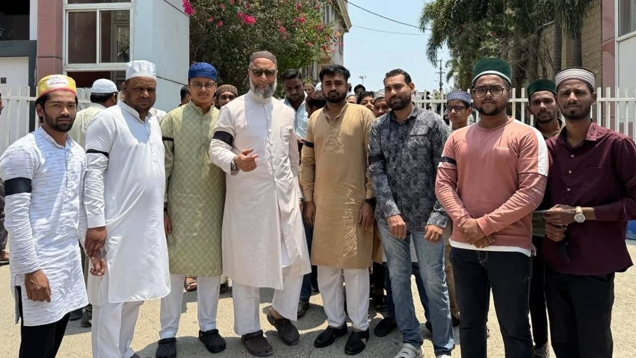 दरम्यान, त्यांनी आता शुक्रवारी स्वत: नमाज पठणादरम्यान दंडाला काळी फित बांधून पहलगाम हल्ल्याचा निषेध केला. 