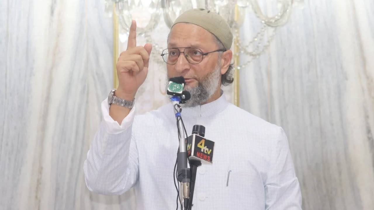 पहलगाम दहशतवादी हल्ल्याचा संपूर्ण भारतासह जागतिक पातळीवरही निषेध केला जातोय. या हल्ल्यात एकूण 26 जणांचा मृत्यू झालाय. 