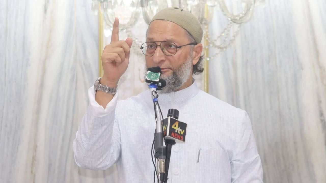 पहलगाम दहशतवादी हल्ल्याचा संपूर्ण भारतासह जागतिक पातळीवरही निषेध केला जातोय. या हल्ल्यात एकूण 26 जणांचा मृत्यू झालाय. 