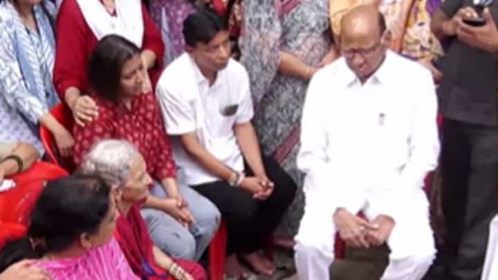 Sharad Pawar : 'थेट डोळ्यात गोळ्या घातल्या..' आसावरी जगदाळेंनी शरद पवारांना सांगितला थरारक अनुभव Sharad Pawar : 'थेट डोळ्यात गोळ्या घातल्या..' आसावरी जगदाळेंनी शरद पवारांना सांगितला थरारक अनुभव