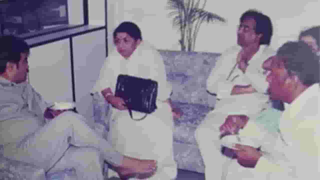 Dinanath Mangeshkar Hospital : जमीन दान करणाऱ्यांकडूनही मंगेशकर रुग्णालयाने घेतले उपचाराचे 3 लाख; भाऊसाहेब खिलारेंच्या मुलाला अश्रु अनावर