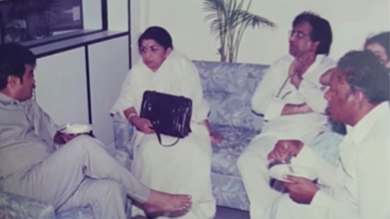 Dinanath Mangeshkar Hospital : जमीन दान करणाऱ्यांकडूनही मंगेशकर रुग्णालयाने घेतले उपचाराचे 3 लाख; भाऊसाहेब खिलारेंच्या मुलाला अश्रु अनावर Dinanath Mangeshkar Hospital : जमीन दान करणाऱ्यांकडूनही मंगेशकर रुग्णालयाने घेतले उपचाराचे 3 लाख; भाऊसाहेब खिलारेंच्या मुलाला अश्रु अनावर