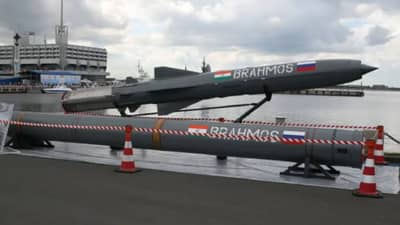 Brahmos Missile : पाकिस्तानच मनोबल उद्ध्वस्त करणाऱ्या एका ब्रह्मोस मिसाइलची किंमत किती कोटी रुपये ?