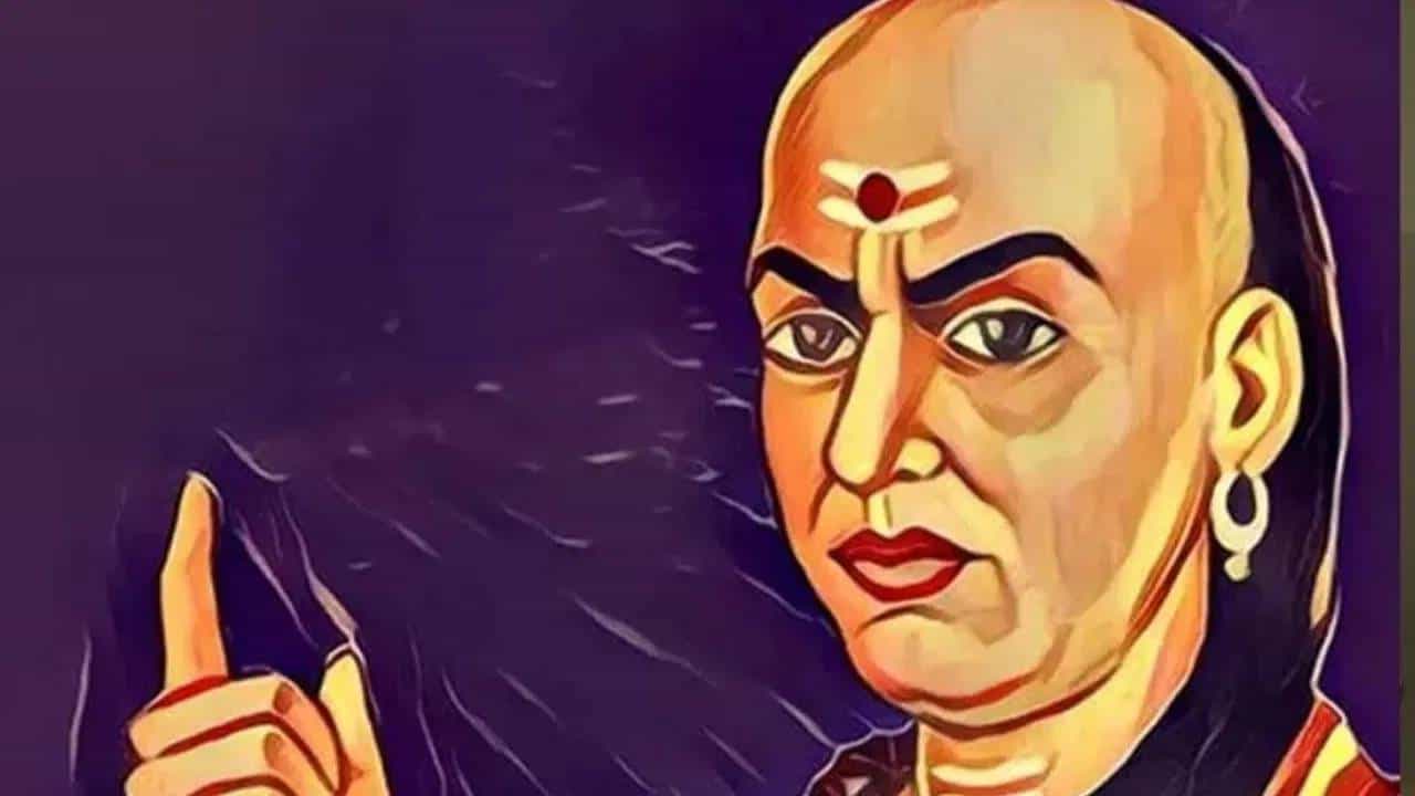 Chanakya Niti : ...तर तुमचा शत्रूही तुमचा शब्द टाळणार नाही, चाणक्य नीतीत काय सांगितलंय?