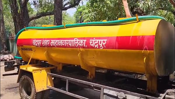 वाढत्या तापमानामुळे चंद्रपूर शहरातील विविध भागांमध्ये भीषण पाणी टंचाई जाणवत आहे.