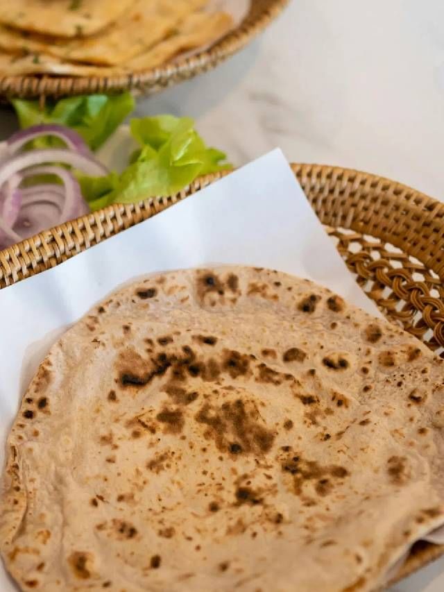 चपाती आरोग्यासाठी चांगली आहे. पचन चांगलं होतं. इम्यूनिटी वाढते. भारतीय वजन आणि वयाच्या हिशोबाने चपात्या खातात.