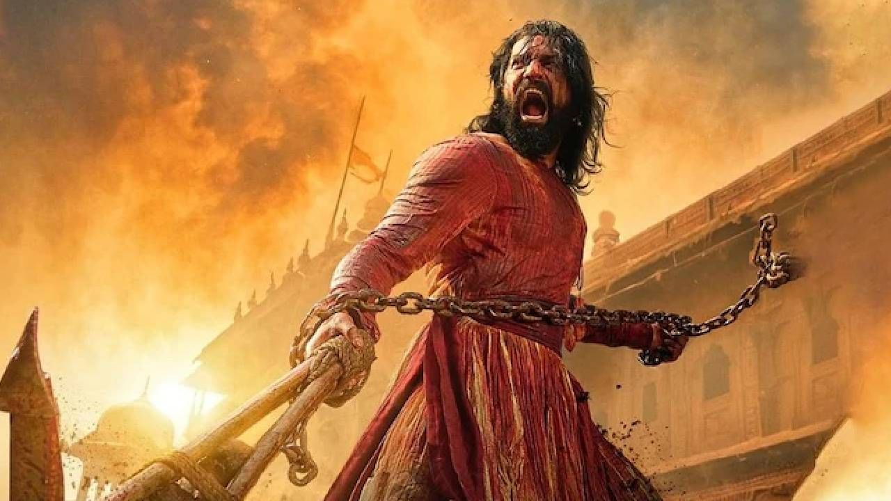'छावा' या चित्रपटाने भारतात कमाईचा 600 कोटी रुपयांचा तर जगभरात 800 कोटी रुपयांचा टप्पा पार केला आहे. विकी कौशलच्या करिअरमधील हा सर्वाधिक कमाई करणारा चित्रपट ठरला आहे.