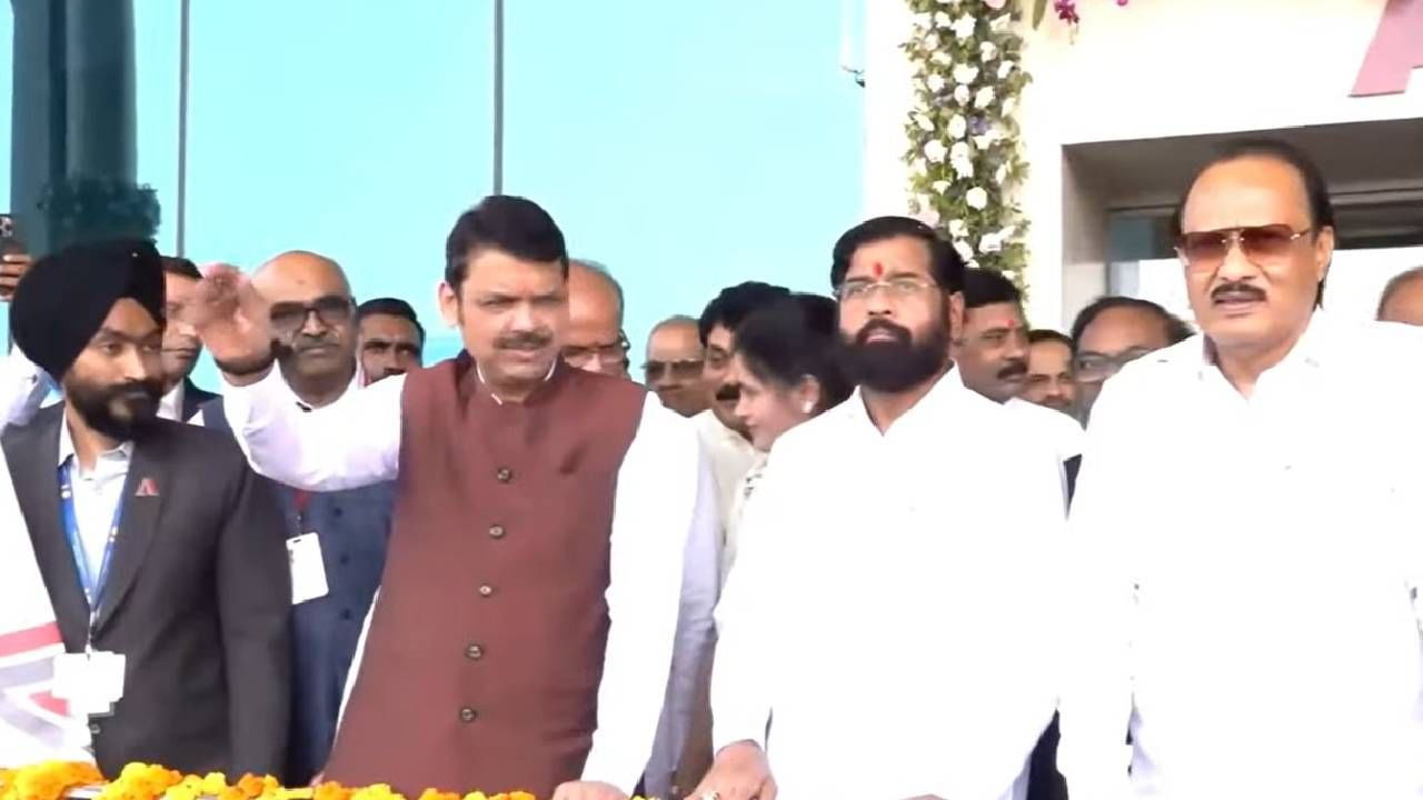 अमरावती विमानतळ आता सर्वसामान्य नागरिकांसाठी आज खुले होणार आहे. मुख्यमंत्री देवेंद्र फडणवीस यांच्या हस्ते या विमानतळाचं उद्घाटन होणार आहे. अख्खं मंत्रिमंडळच या उद्घाटन सोहळ्याला उपस्थित आहे.