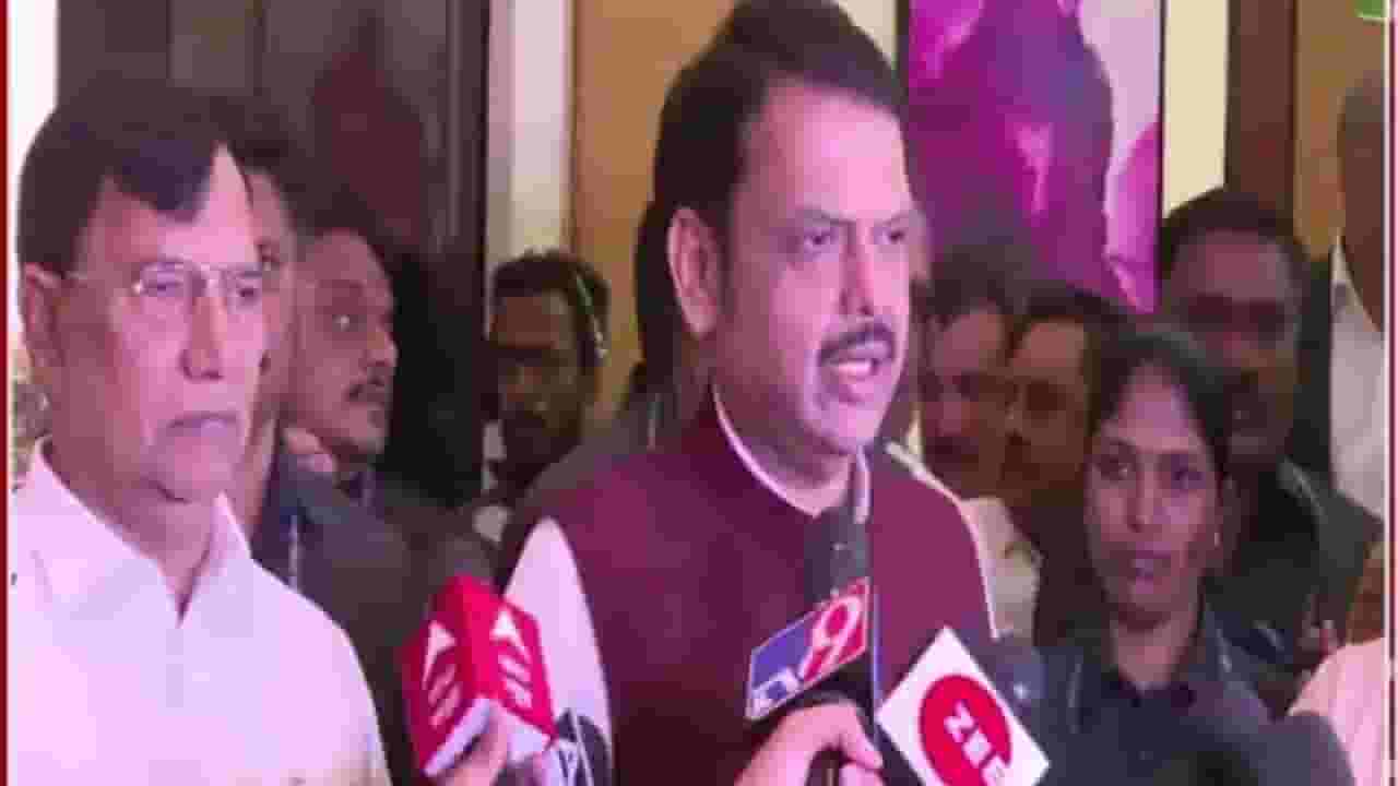 Devendra Fadnavis : पालकमंत्र्यावाचून काही अडलंय का? ते येत-जात राहतात - मुख्यमंत्री फडणवीस