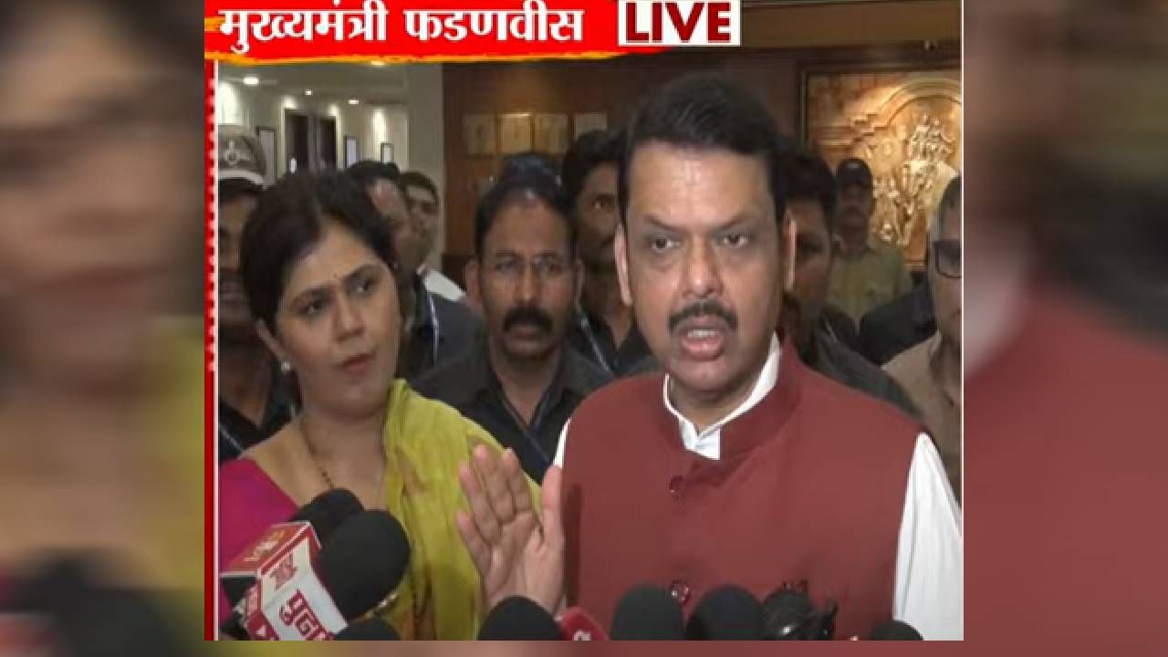 इंग्रजीला पालख्या आणि हिंदीला विरोध? हे कसं चालतं ? मुख्यमंत्र्यांचा रोखठोक सवाल, विरोधकांना सुनावलं इंग्रजीला पालख्या आणि हिंदीला विरोध? हे कसं चालतं ? मुख्यमंत्र्यांचा रोखठोक सवाल, विरोधकांना सुनावलं