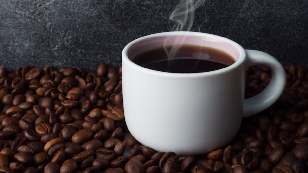 तसेच दोन ते चार तास करुन ठेवलेला चहा गरम करून पिऊ नये.