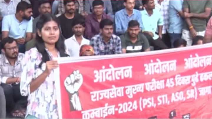 Sambhajinagar News : स्पर्धा परीक्षेची तयारी करणाऱ्या विद्यार्थ्यांचे आंदोलन Sambhajinagar News : स्पर्धा परीक्षेची तयारी करणाऱ्या विद्यार्थ्यांचे आंदोलन
