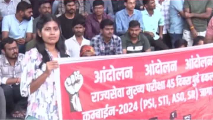 Sambhajinagar News : स्पर्धा परीक्षेची तयारी करणाऱ्या विद्यार्थ्यांचे आंदोलन Sambhajinagar News : स्पर्धा परीक्षेची तयारी करणाऱ्या विद्यार्थ्यांचे आंदोलन