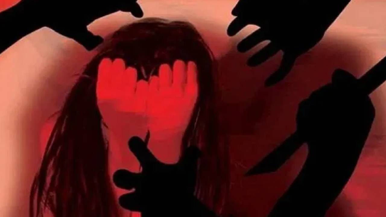 ही घटना समजतात कोतवाली पोलीस स्टेशनच्या पोलिसांनी धाव घेत नराधम अमित खरडे याला ताब्यात घेतले. अमित खरडे याच्यावर अल्पवयीन विद्यार्थिनींच्या फिर्यादीवरून कोतवाली पोलीस ठाण्यात बीएनएस 2023 कायद्याच्या 74 व्या कलमांतर्गत तसेच पोक्सो कायद्च्या 8,10,12 कलमाअंतर्गत गुन्हा दाखल करण्यात आला आहे. आरोपी अमित खराडे यास पोलिसांनी ताब्यात घेतले आहे.