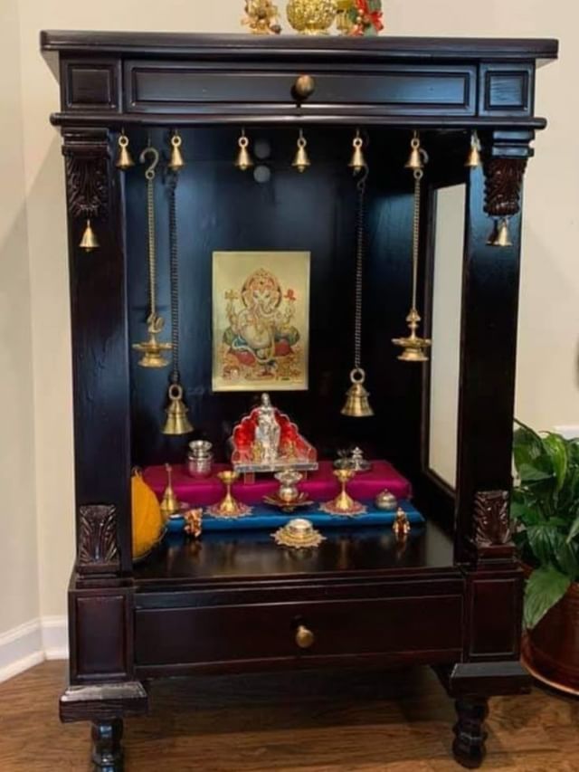 काही लोक देवघर दक्षिण दिशेला ठेवतात. ते चांगले असते का?