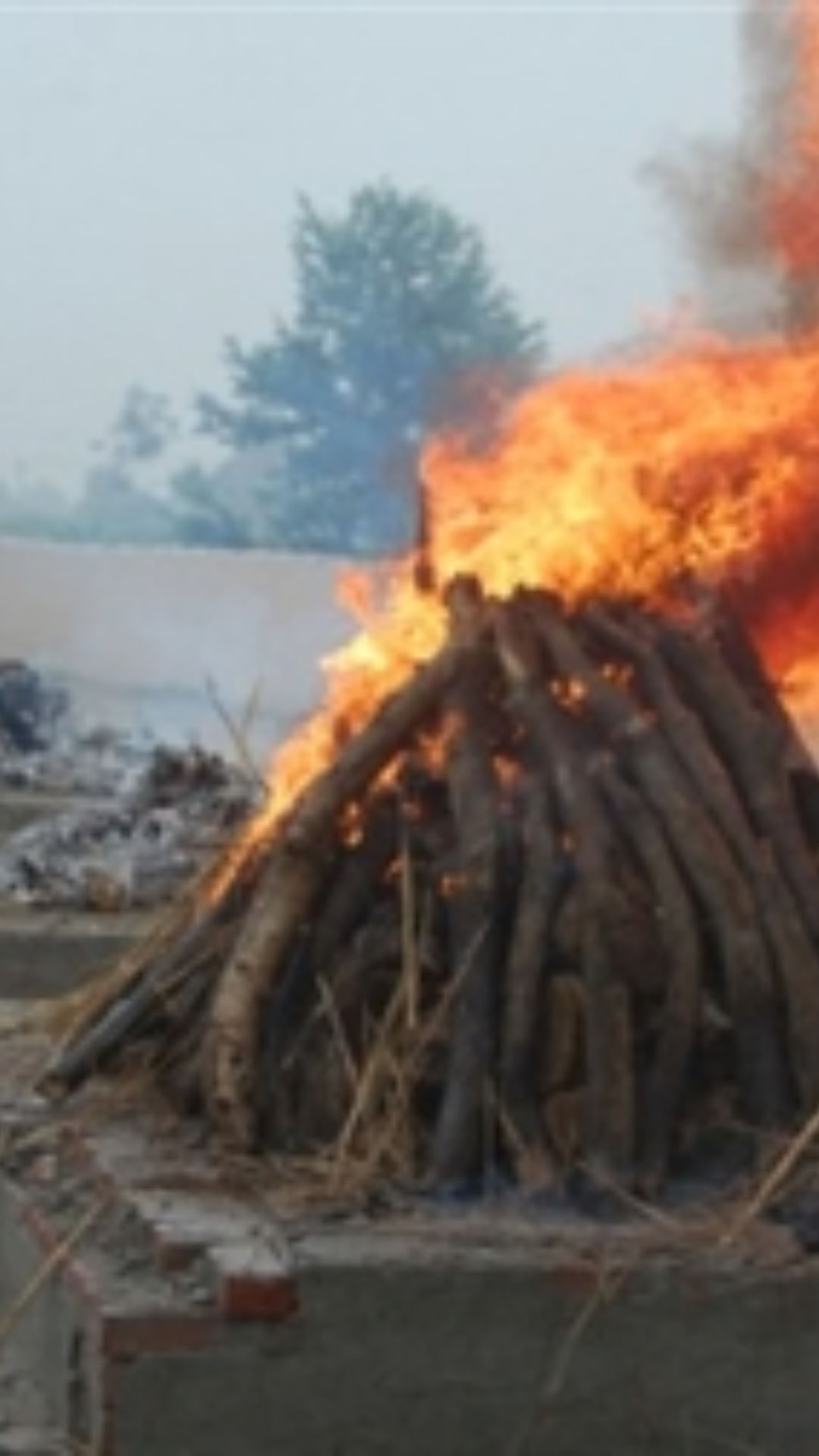 हिंदू धर्मातील काही परंपरांनुसार, जावयाला त्याच्या सासू-सासऱ्यांचे अंत्यसंस्कार करण्याची परवानगी नाही, त्यामागे अनेक मान्यता आहेत.