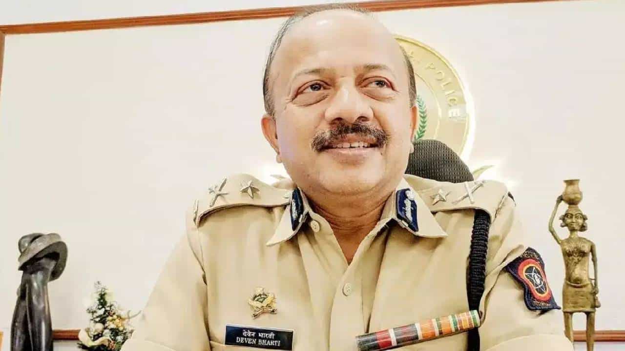 Mumbai Police : विवेक फणसाळकर सेवानिवृत्त, मुंबईच्या पोलीस आयुक्तपदी आता देवेन भारती! नवे आयुक्त नेमके कोण?