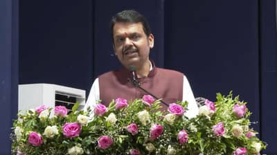 लाडका शेतकरी योजना जाहीर, प्रत्येक शेतकऱ्याला ६ हजार देणार, देवेंद्र फडणवीसांकडून मोठी घोषणा