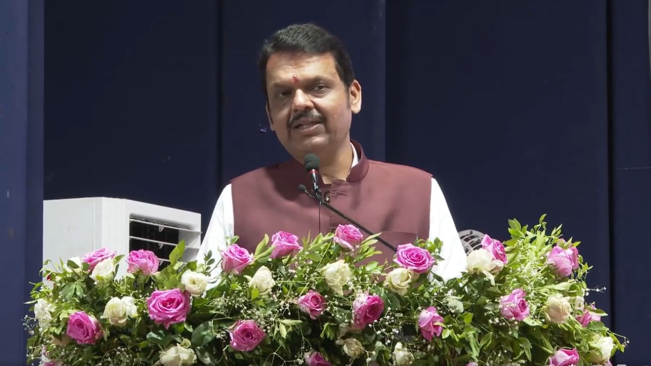 लाडका शेतकरी योजना जाहीर, प्रत्येक शेतकऱ्याला ६ हजार देणार, देवेंद्र फडणवीसांकडून मोठी घोषणा लाडका शेतकरी योजना जाहीर, प्रत्येक शेतकऱ्याला ६ हजार देणार, देवेंद्र फडणवीसांकडून मोठी घोषणा