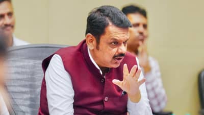 अभ्यासक्रमात ‘हिंदी’ भाषा सक्तीवर मुख्यमंत्री देवेंद्र फडणवीसांची पहिली प्रतिक्रिया, म्हणाले जर कोणाला...