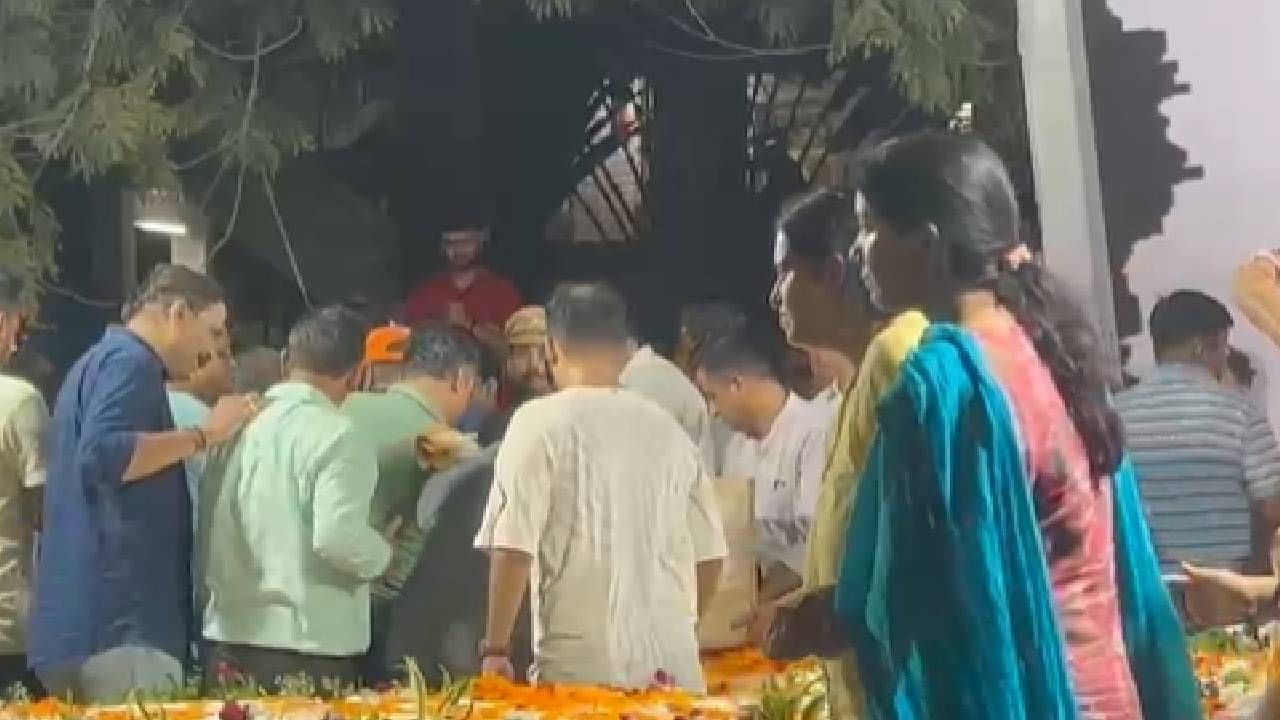 तिन्ही पार्थिव बागशाळा मैदान येथे काही वेळासाठी ठेवण्यात आले. त्यानंतर नजीकच्या स्मशानभूमीत अंत्यसंस्कार होणार आहेत.