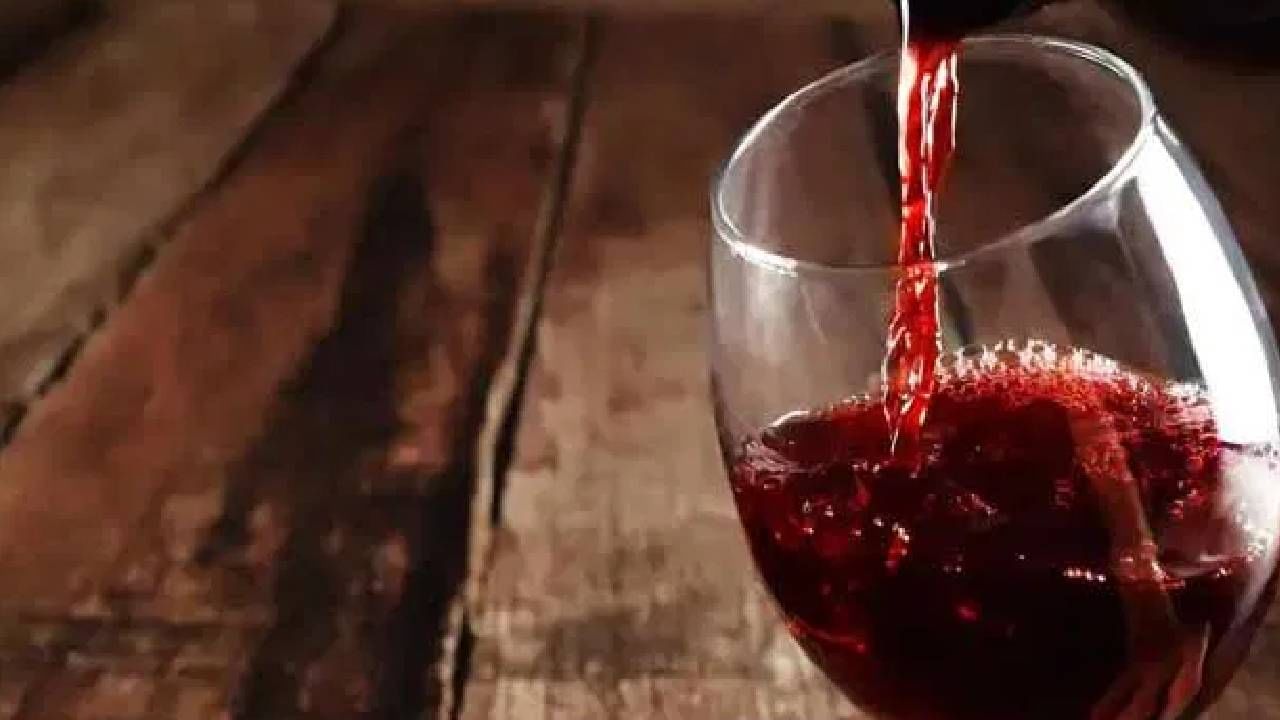 बारमध्ये प्रत्येक ड्रिंकसाठी वेगळा ग्लास का असतो? फॅन्सी स्टाईल नाही, यामागे आहे एक खास कारण!
