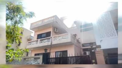 रोज सकाळी 11 वाजता दोन मॉडेल यायच्या... आलिशान बंगल्यात काय घडायचं?; ईडीने छापा मारताच...