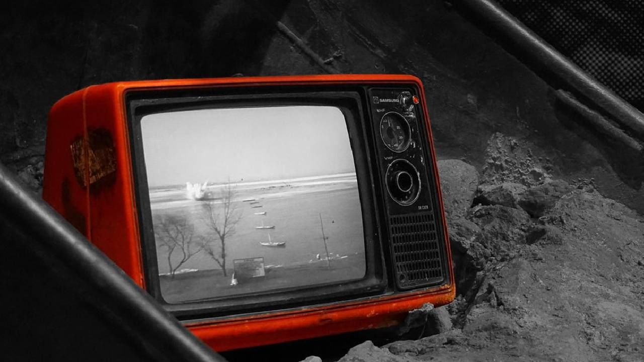 प्रोफेशनल स्क्रॅप डीलर या भागांमधून मायक्रो लेव्हलला सोनं काढतात. जुन्या काळात टीव्ही आणि कम्प्युटर मॉनिटरवर लागलेल्या सर्किट बोर्डला बनवतानाही सोन्याचा वापर व्हायचा. 
