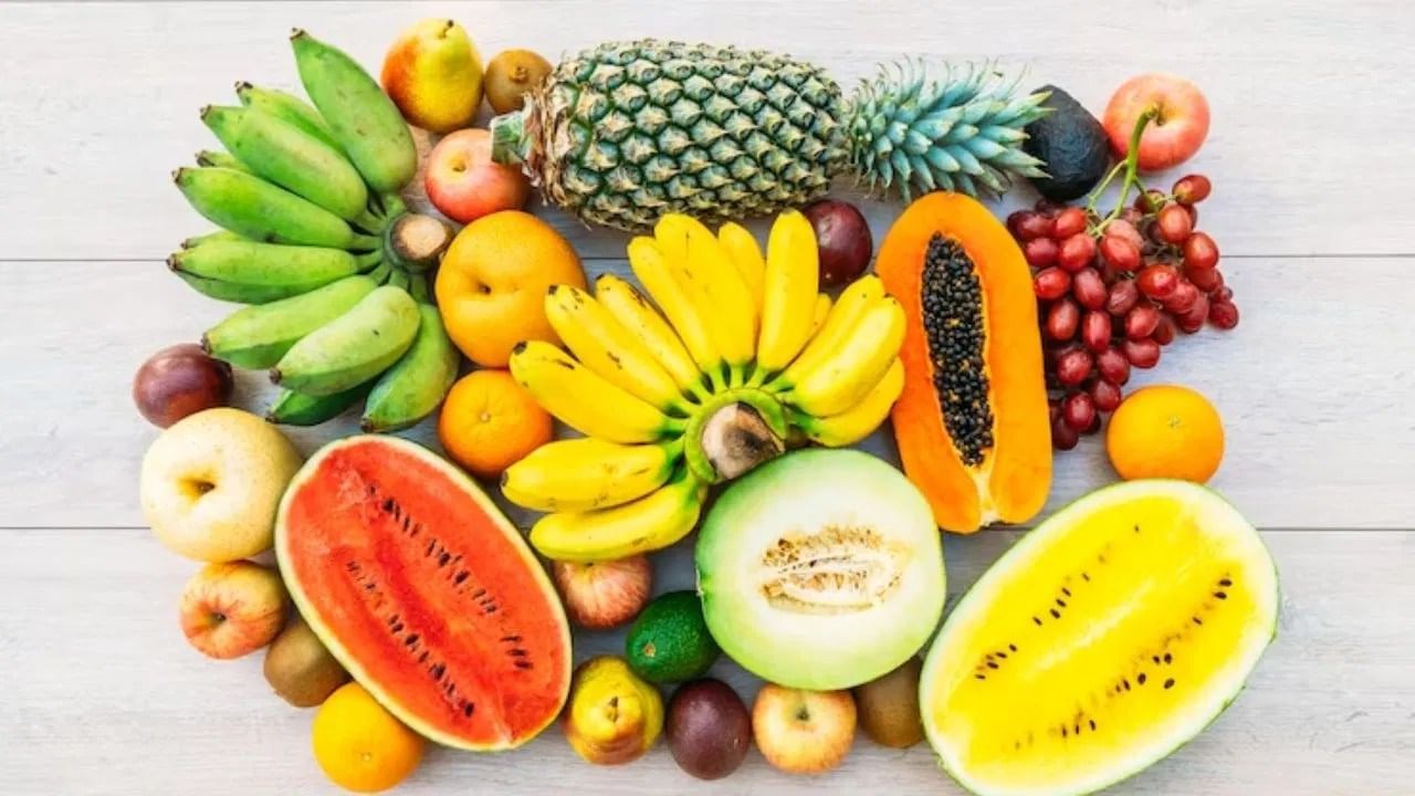 आंब्यापासून कलिंगडापर्यंत... ही उन्हाळी फळे गोड आहेत की नाही, कसे ओळखाल? आंब्यापासून कलिंगडापर्यंत... ही उन्हाळी फळे गोड आहेत की नाही, कसे ओळखाल?