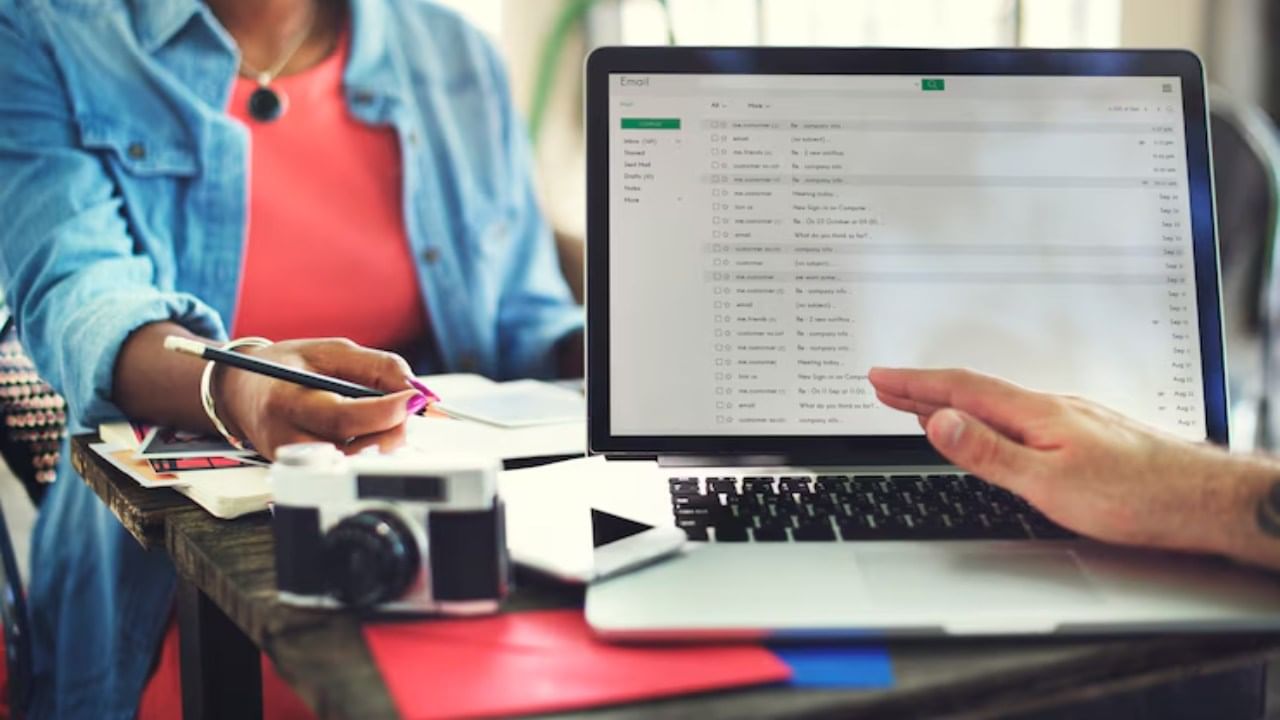 या सोप्या उपायांमुळे तुम्ही तुमच्या Gmail अकाउंटचे स्टोरेज सहजपणे हाताळू शकता. यामुळे तुम्ही पुन्हा एकदा ईमेल पाठवण्यासाठी आणि प्राप्त करण्यासाठी नवीन जागा तयार करु शकता.