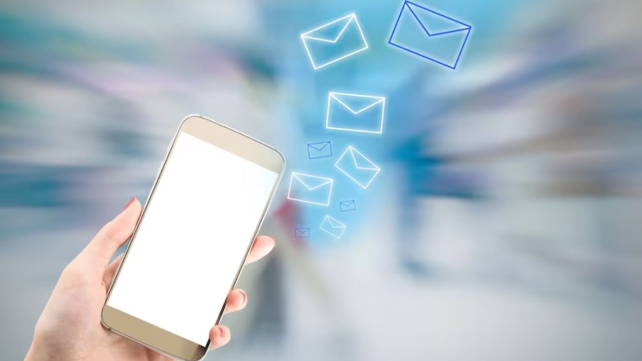 काही ईमेल हे १ वर्षापेक्षा जुने असतात. ते ईमेल शोधून डिलीट करा. यासाठी Gmail च्या सर्च बारमध्ये "older_than:1y" असे टाईप करून सर्च करा. यात तुम्हाला १ वर्षापेक्षा जुने ईमेल मिळतील. जे तुम्ही लगेच डिलीट करू शकता.