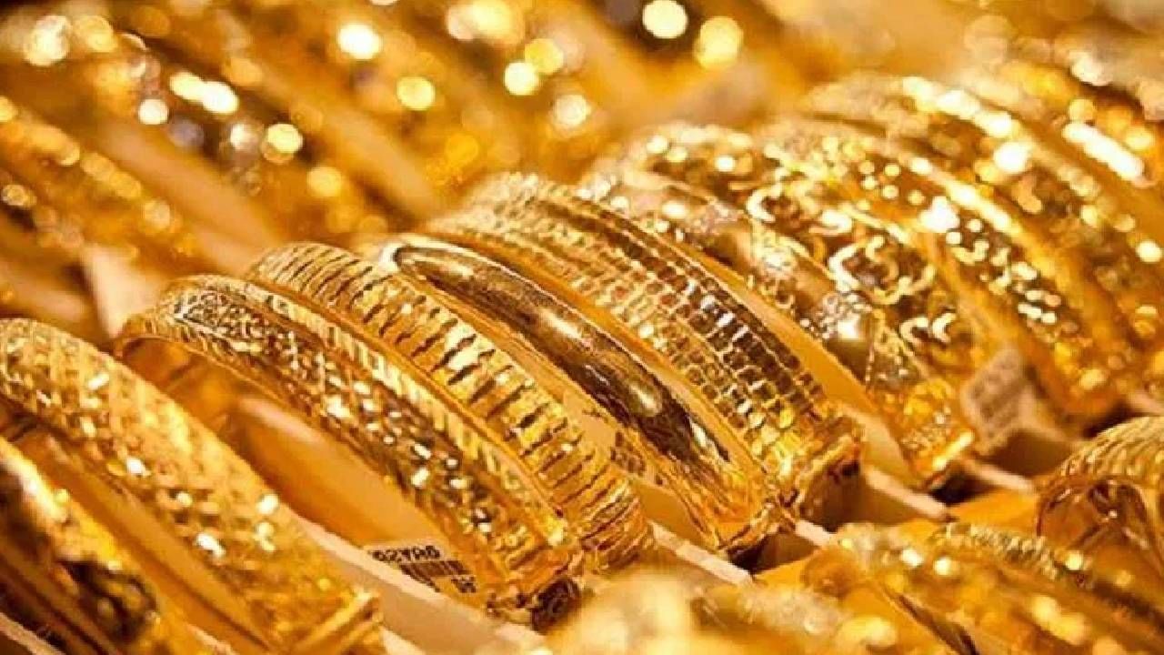 अक्षयतृतीयेला सोन्यात गुंतवणूक करू इच्छितात त्यांनी परंपरा म्हणून थोडे सोने करणे आणि जास्तीत जास्त पैसे गोल्ड ईटीएफ किंवा म्युच्यूअल फंडात टाकणे हा पर्याय चांगला ठरू शकतो. थोडे पैसे चांदीमध्येही गुंतवता येतील. 